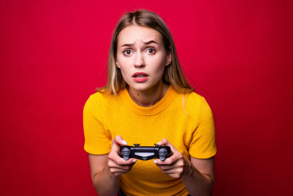 Jovem surpreendida a jogar consola, numa referência ao Squid Game